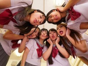 ＜完全主観＞純粋無垢な制服美少女たちに囲まれてエッチなこともされたい放題！セーラー服の女子高生たちに弄ばれちゃう！
