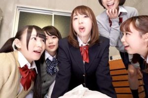 【VR】唾飲みVR3 ハーレム唾たらしSP（spankbang）