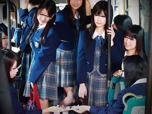 想像してみてください、あなたは教師。10人の名門私立女子校生と突然通学バスに閉じ込められたら…。あなたが生きている内にやり遂げたかった10のタブー（1vandr00019）